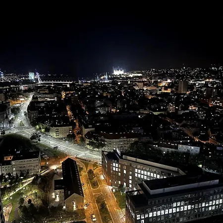 Stylish 17Th-Floor View Apt *