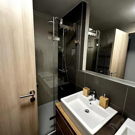 Stylish 17Th-Floor View Apt *